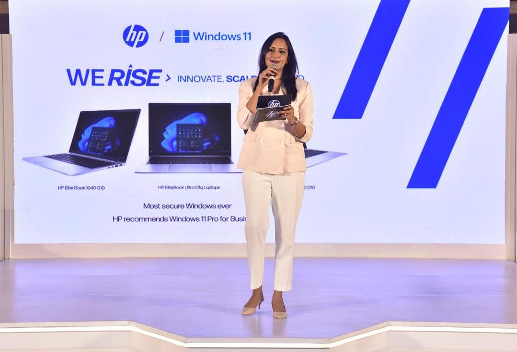 Best Female Anchor Emcee in Delhi NCR Gurgaon Mumbai with HP Conference